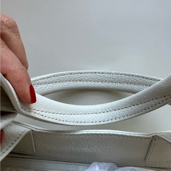 Authentic Chanel Leather Tote in Excellent Condition - Picture 8 of 14